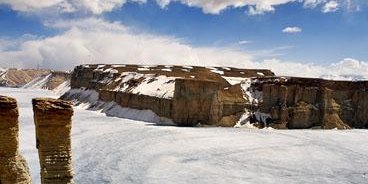نمایی از بند امیر در زمستان