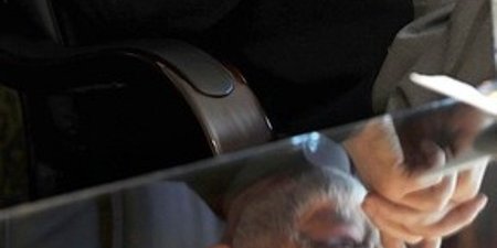 کرزی باید استعفا بدهد